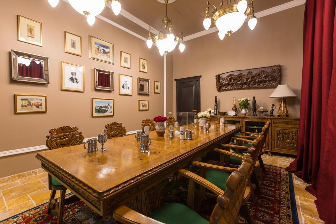 Country Spa Retreat Snagov Ngoại thất bức ảnh The dining room