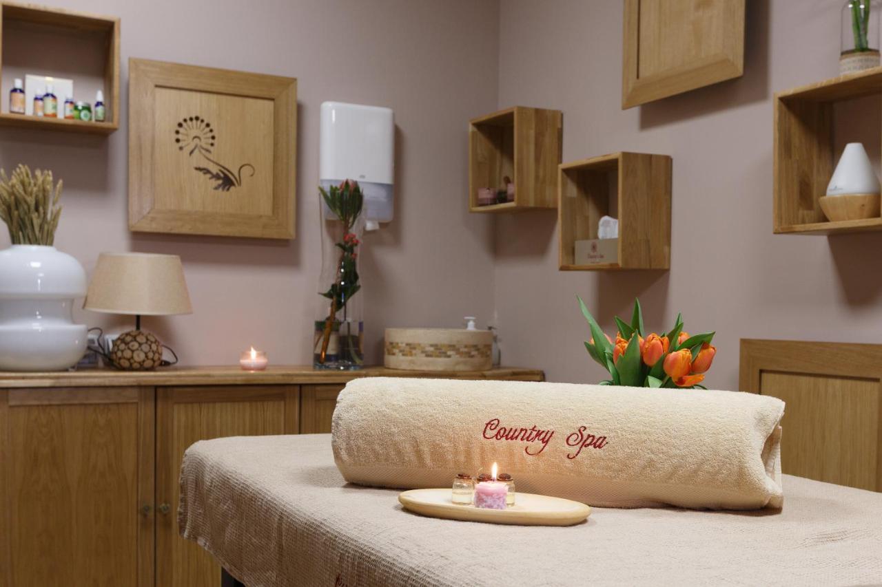 Country Spa Retreat Snagov Ngoại thất bức ảnh A spa treatment room