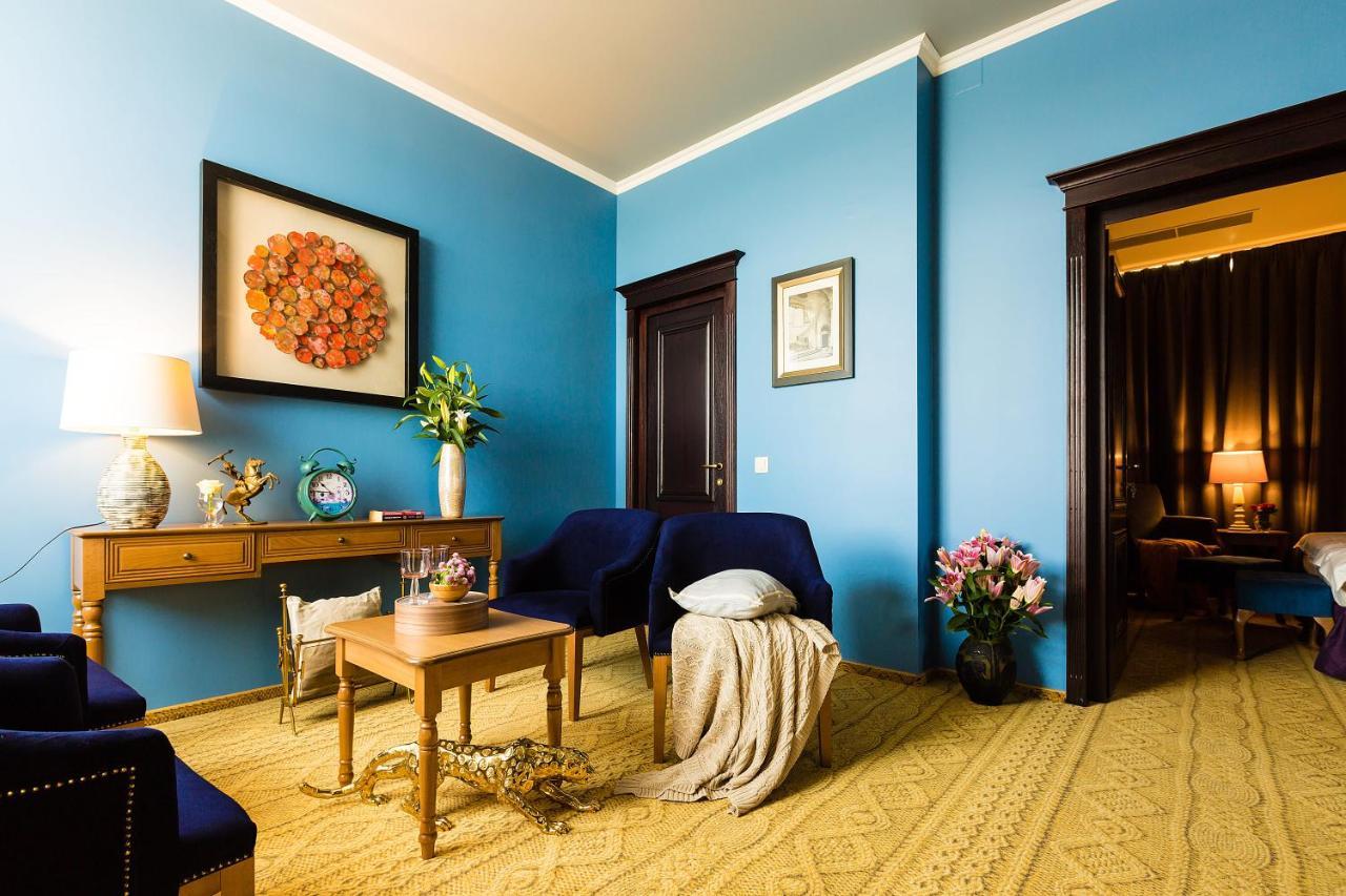 Country Spa Retreat Snagov Ngoại thất bức ảnh Interior of a suite
