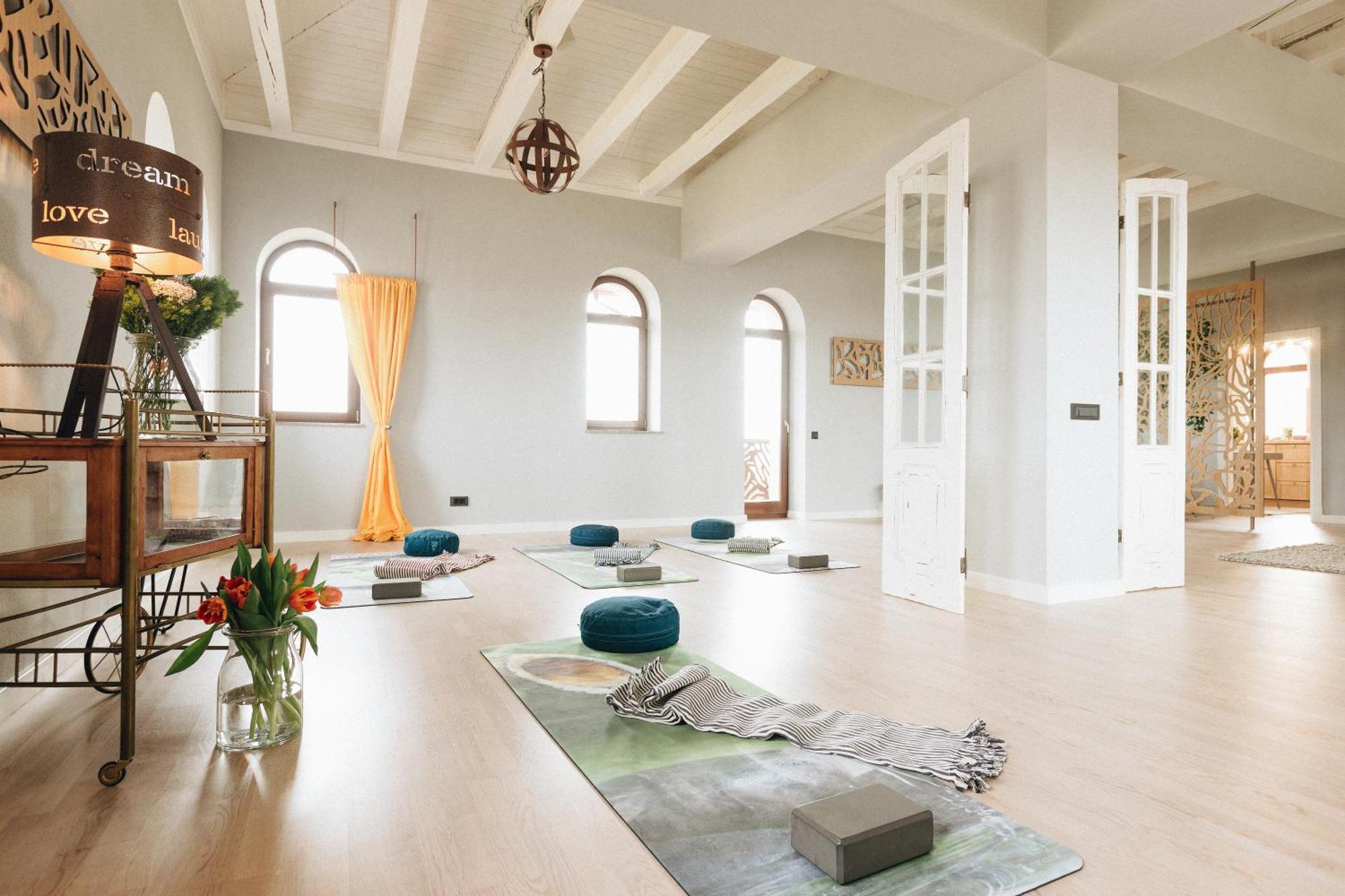 Country Spa Retreat Snagov Ngoại thất bức ảnh The Yoga Room