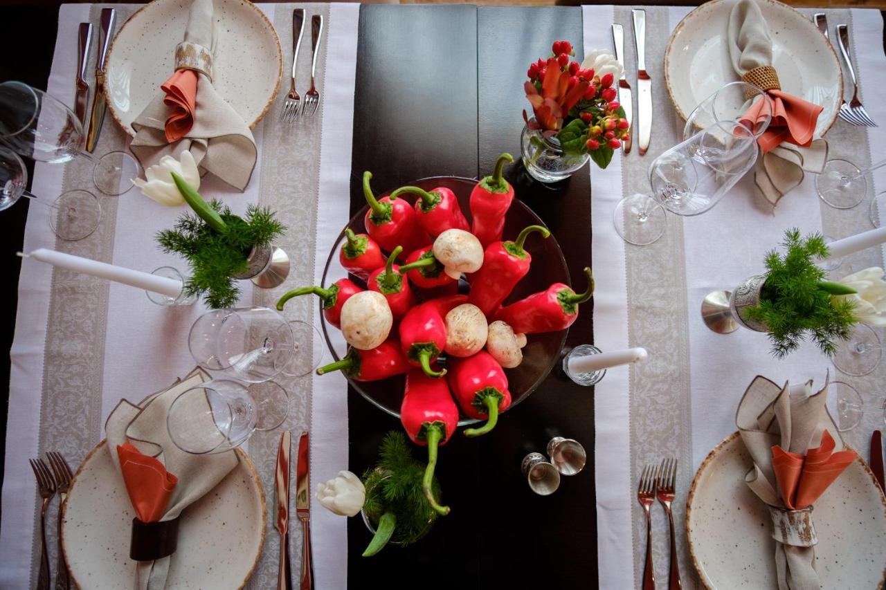 Country Spa Retreat Snagov Ngoại thất bức ảnh A table set for a dinner party