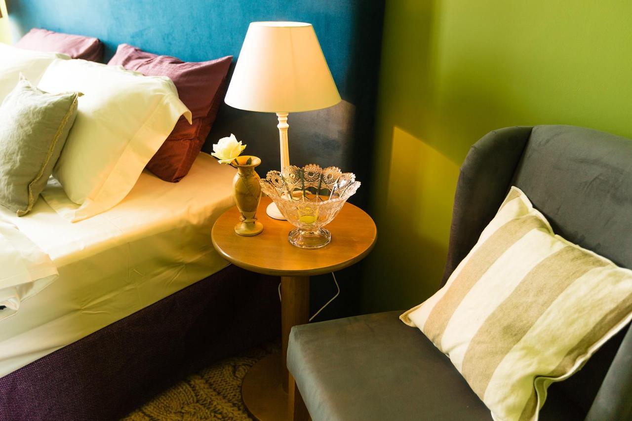 Country Spa Retreat Snagov Ngoại thất bức ảnh A lampshade