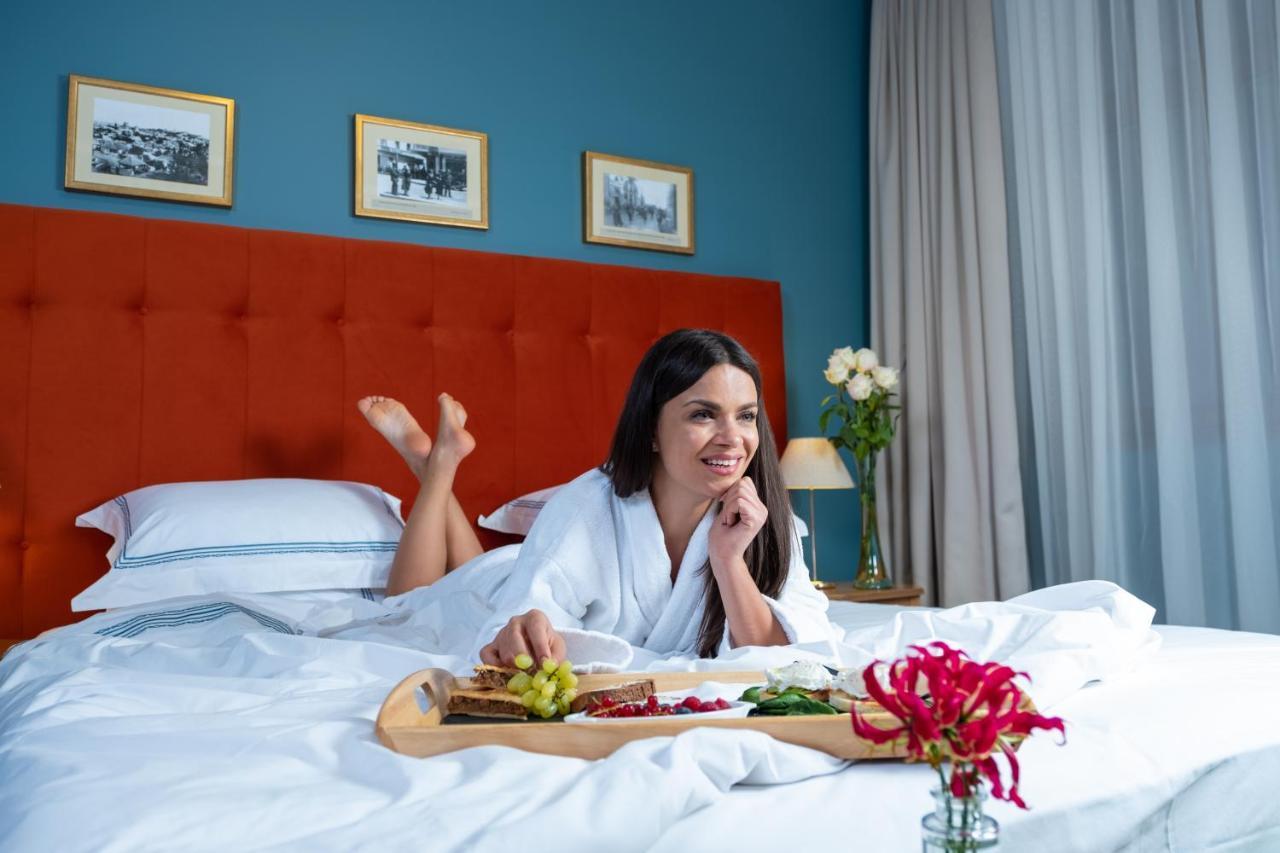 Country Spa Retreat Snagov Ngoại thất bức ảnh A woman in a bathrobe